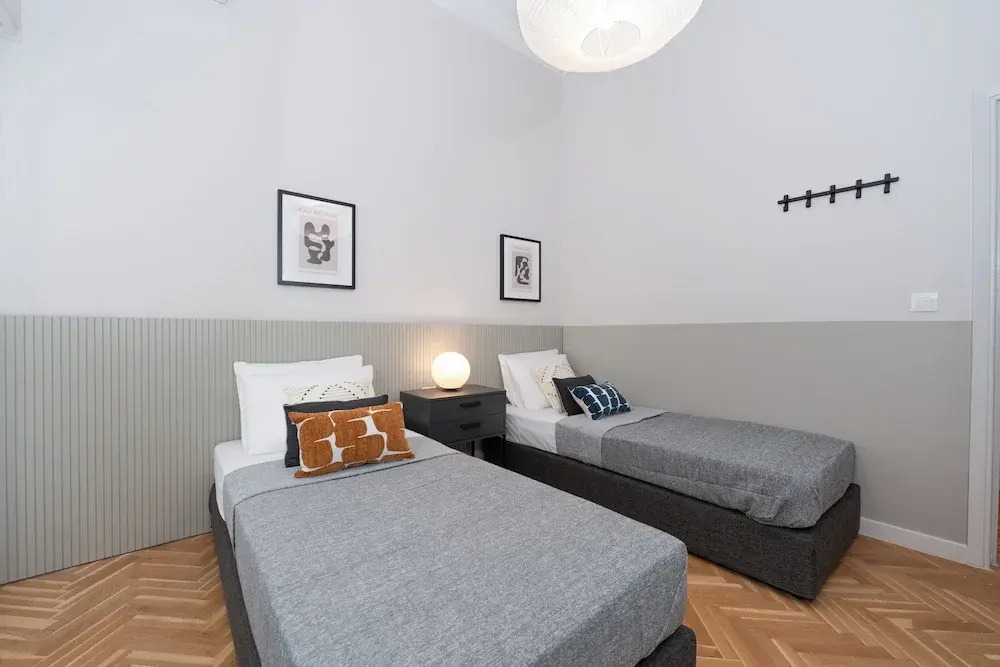 Spacious & Stylish Athens Apartment - Walk To Metro
