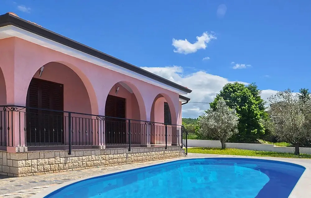 Amazing Home in Dracevac With Outdoor Swimming Pool, Wifi and 3 Bedrooms