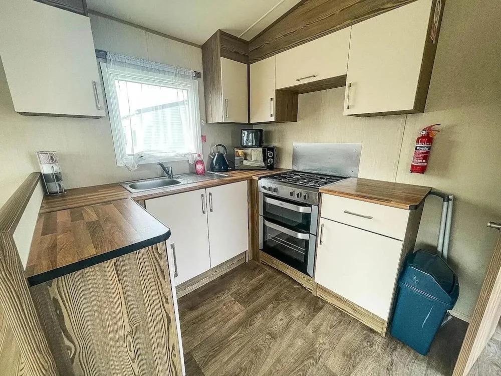 2br-sleeps6-wifi-freeparking-holidaypark