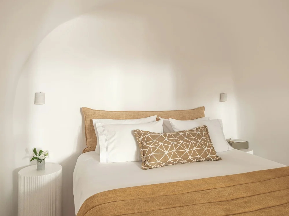 Cave Suite Oia