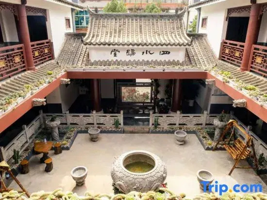 Luxi Qixi Bieyuan Homestay (Alu Ancient Cave Branch)