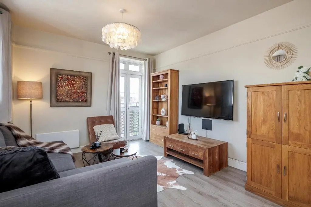 Perfect Location 2 Bed South Kensington Knightsbridge Chelsea with AC
