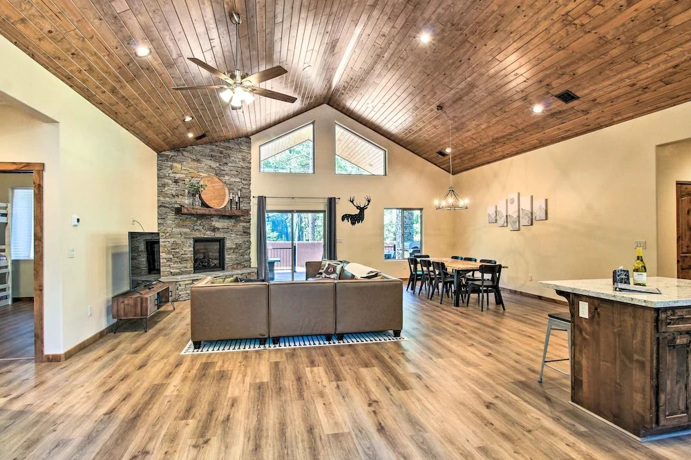 Fire Pits, Spacious Yard: Wooded Pinetop Escape!