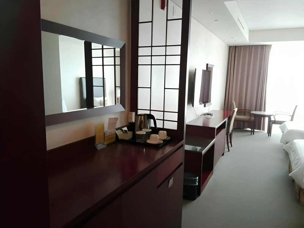 Sunshine Hotel