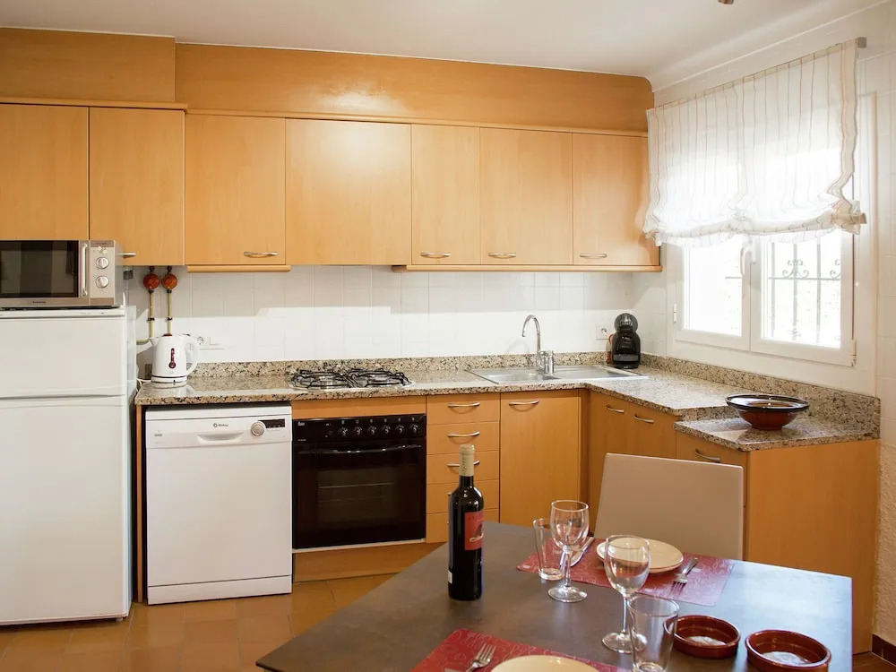 Cozy Holiday Home in Torroella de Montgrí With Swimming Pool