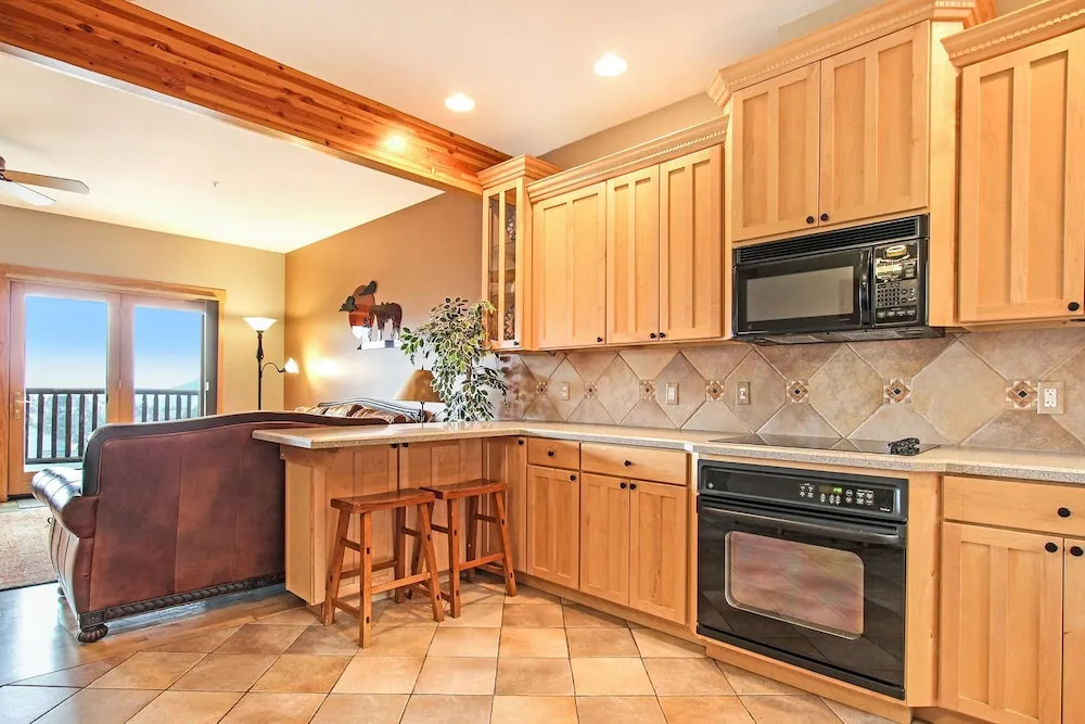 Mount Chapin S4 2 Bedroom Condo by RedAwning