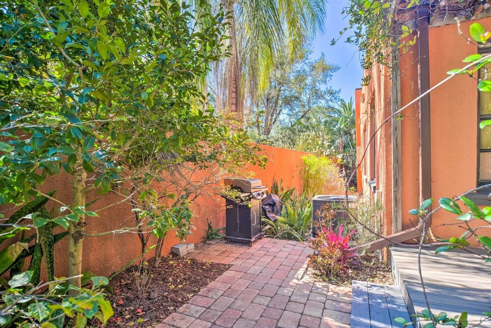 Vibrant Sarasota Studio < 1 Mile From the Beach!