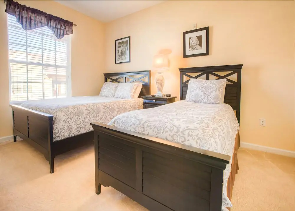 Gorgeous Top-Floor Condo w Private Balcony