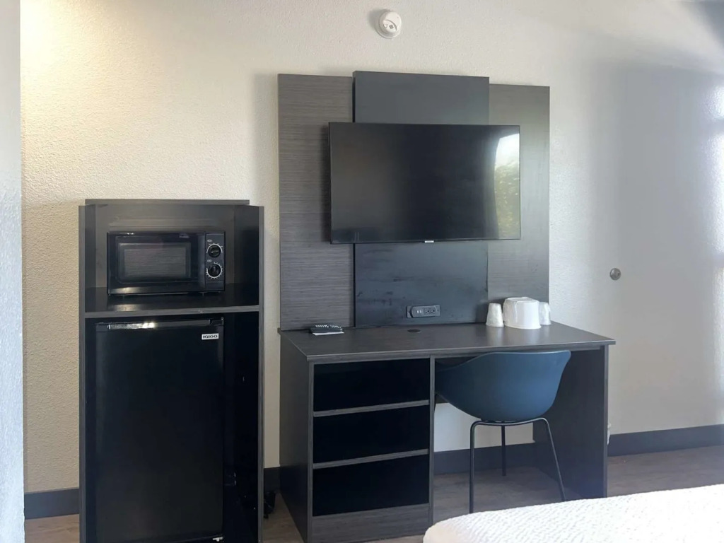 Motel 6-Tulare, CA