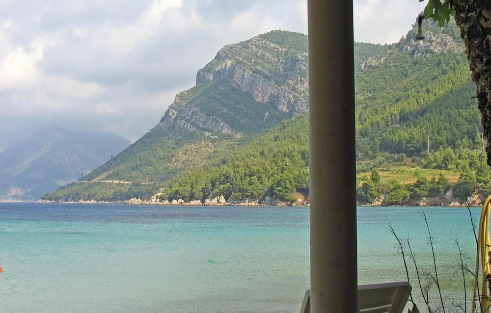 Nice Home in Zuljana With Wifi and 5 Bedrooms