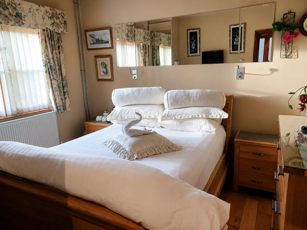 Little Red Rooster Rest and Spa