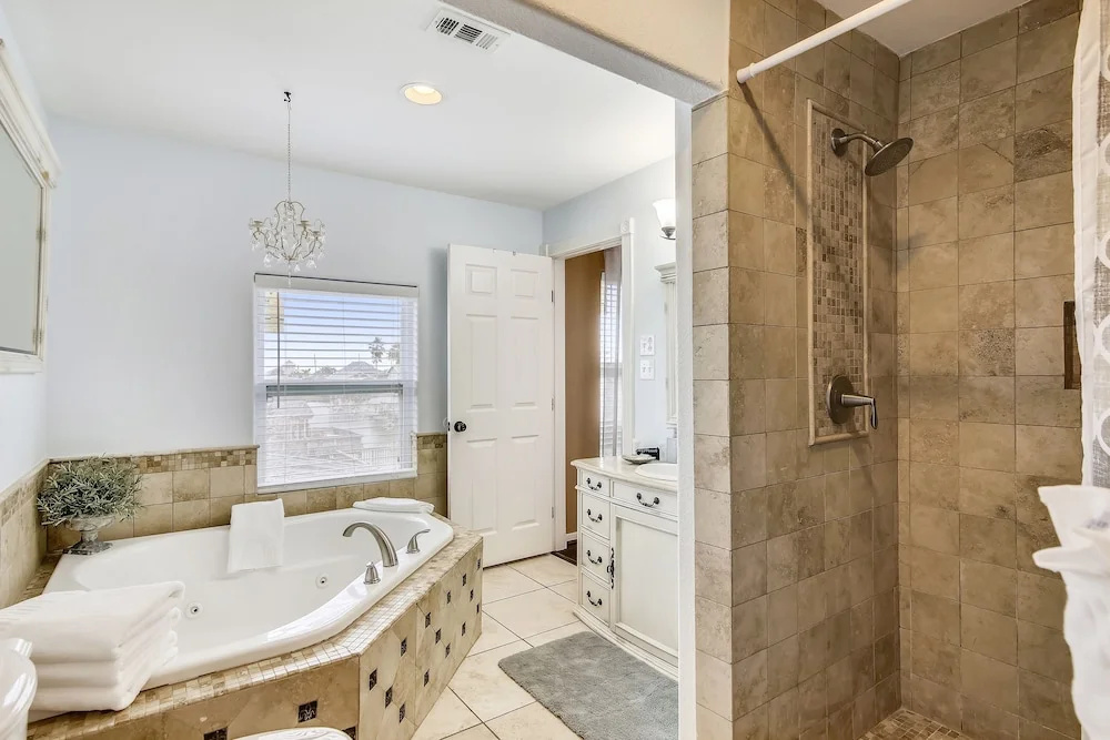Reel Me In - As Seen On Tv! 5 Bedroom Home