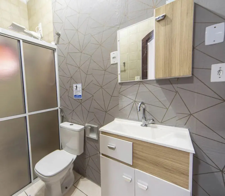 Casa com Piscina e Churrasqueira a 220 m da Praia