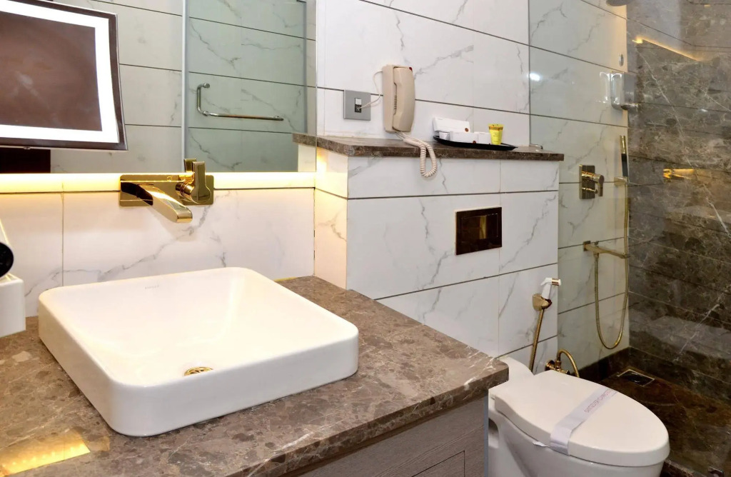 Sawera Grand Luxury Stay Near Golden Temple