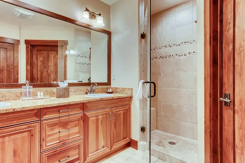 New Listing! Ski-in/ski-out At Crystal Peak 2 Bedroom Condo