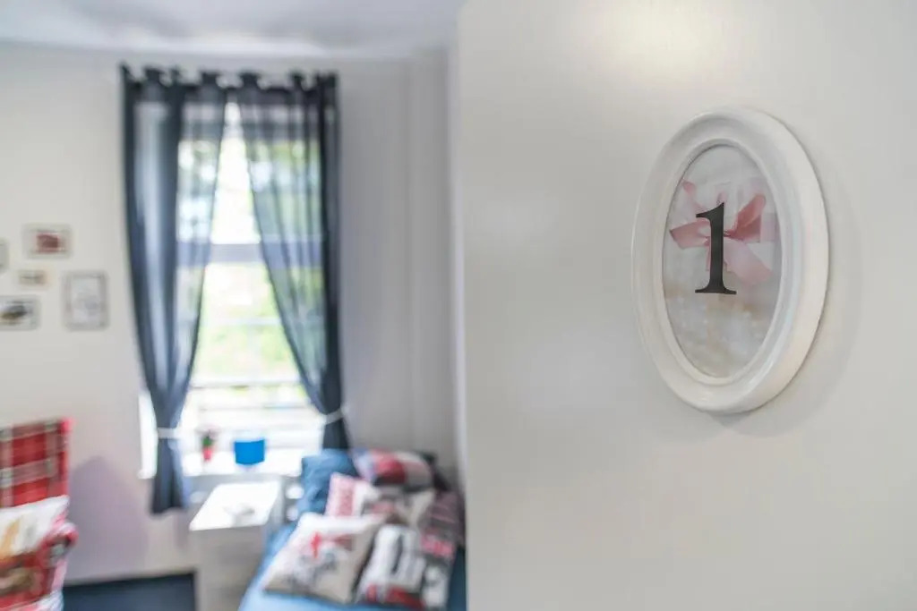 Hostel "Night o'clock" - restauracja, parking i darmowa siłownia