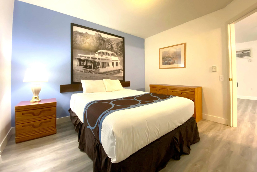Super 8 by Wyndham Sicamous