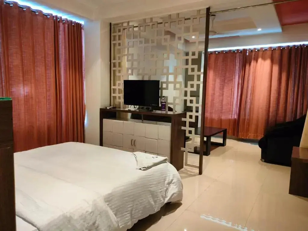 Hotel Season 4 -3-star hotel