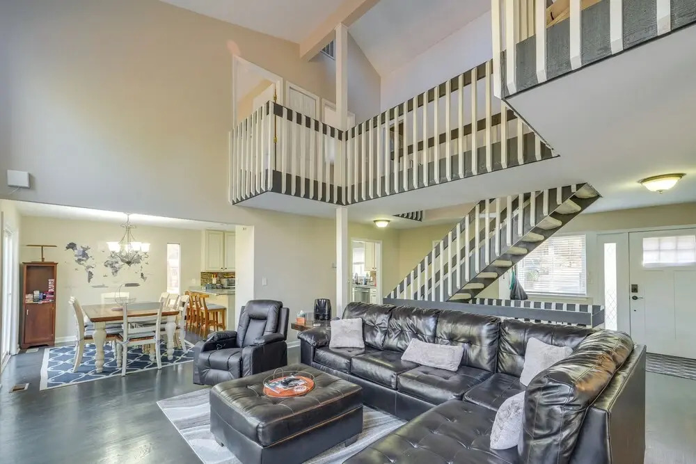 Spacious & Serene Lake Ridge Retreat w/ Game Room!