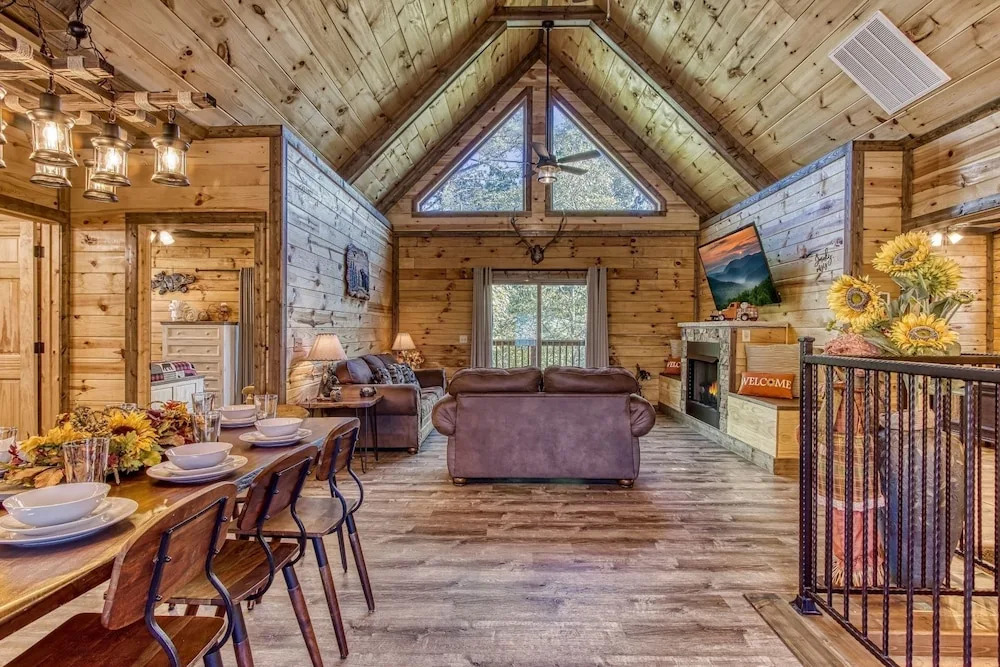 ERN822 - Smoky Oasis - Great Location, Private Indoor Heated Pool! cabin