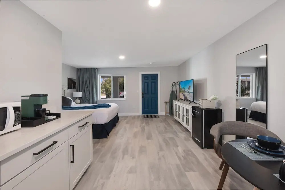 Palm Cove Motel