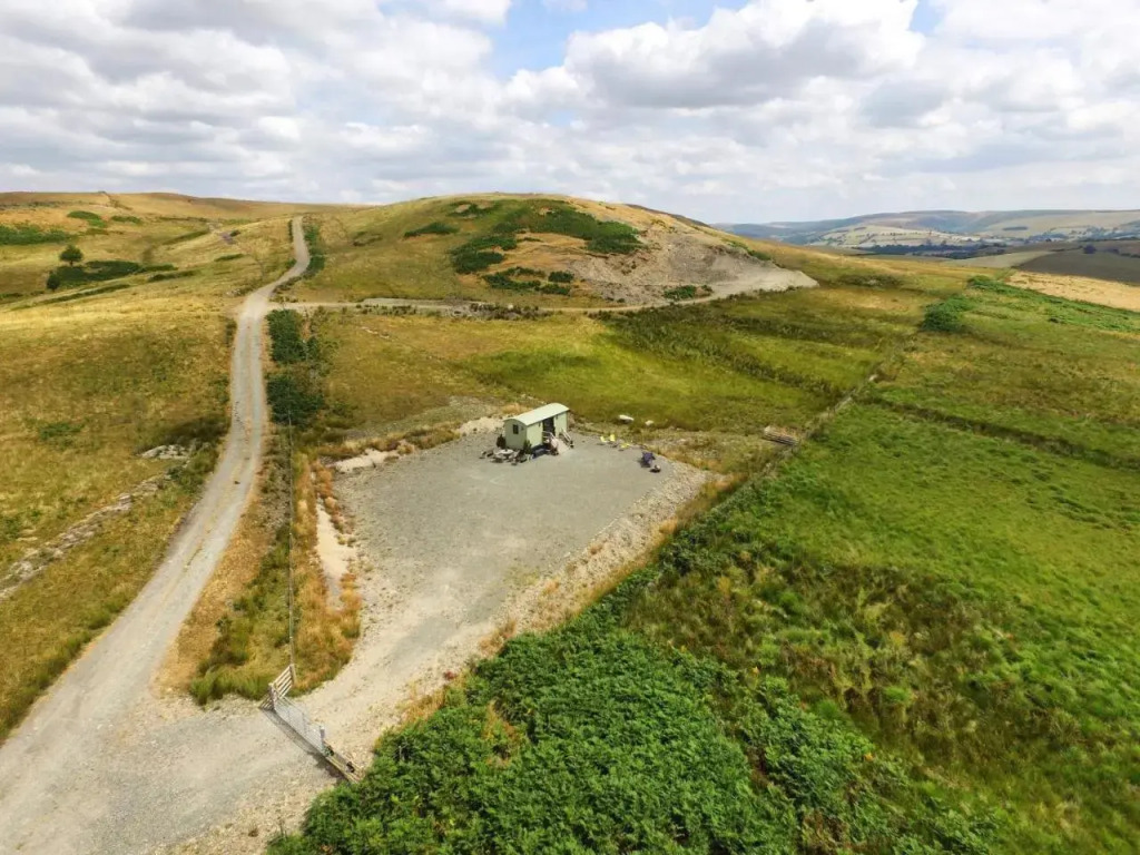 Upper Gilwern Quarry Hut