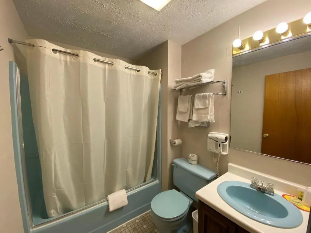 Economy Lodge 682 Main St Sturbridge