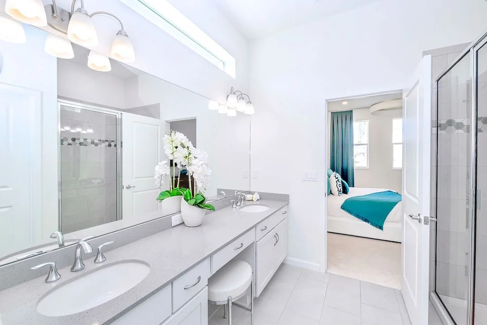 Upstay Mansion w Cinema Games Pool- Sleeps 26