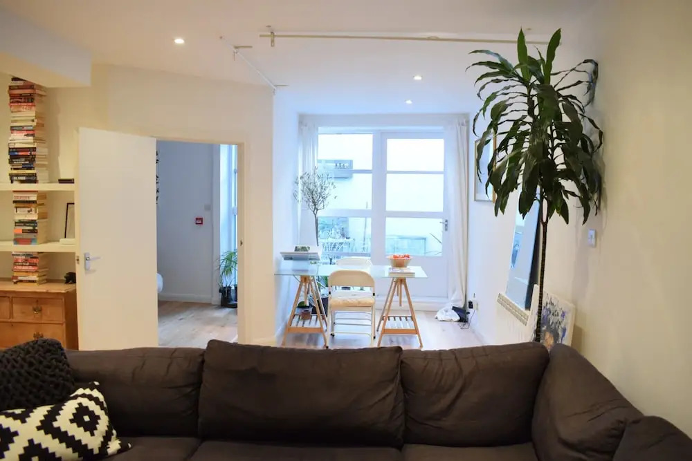 Arty 1 Bedroom Apartment in Camberwell Sleeps 2