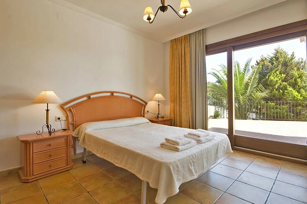 Villa - 6 Bedrooms with Pool and WiFi - 104983