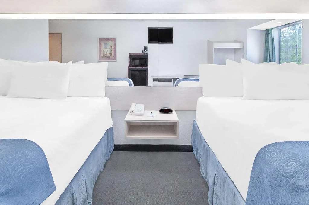 Microtel Inn & Suites by Wyndham Broken Bow