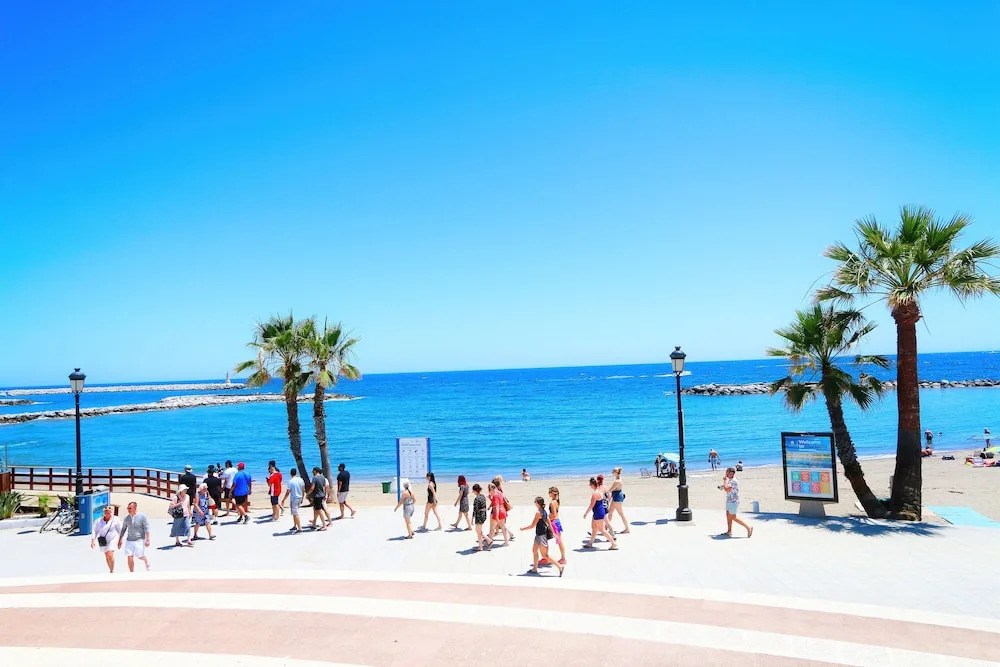 Beachfront Urb. Luxury Apartment 1