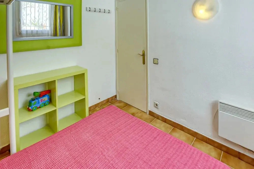 House in Rosas With Waterfront & Beach Nearby