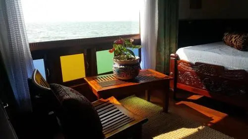 Palmtree Houseboat