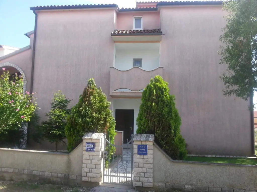 Apartments Maikidan