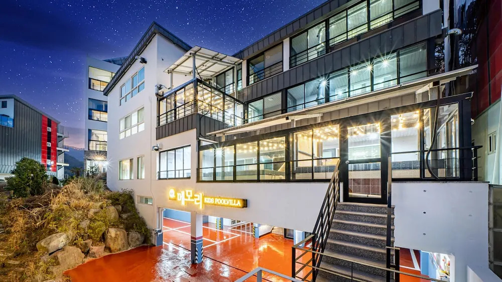 Geoje Memory Kids Pool Villa