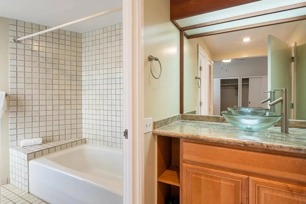 Big Island Royal Sea Cliff 705 by Coldwell Banker Island Vacations