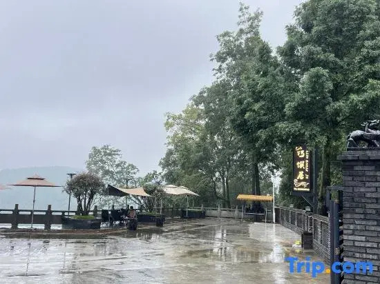Qiaozhuanju Hotel (Dujiangyan Qingchengshan)