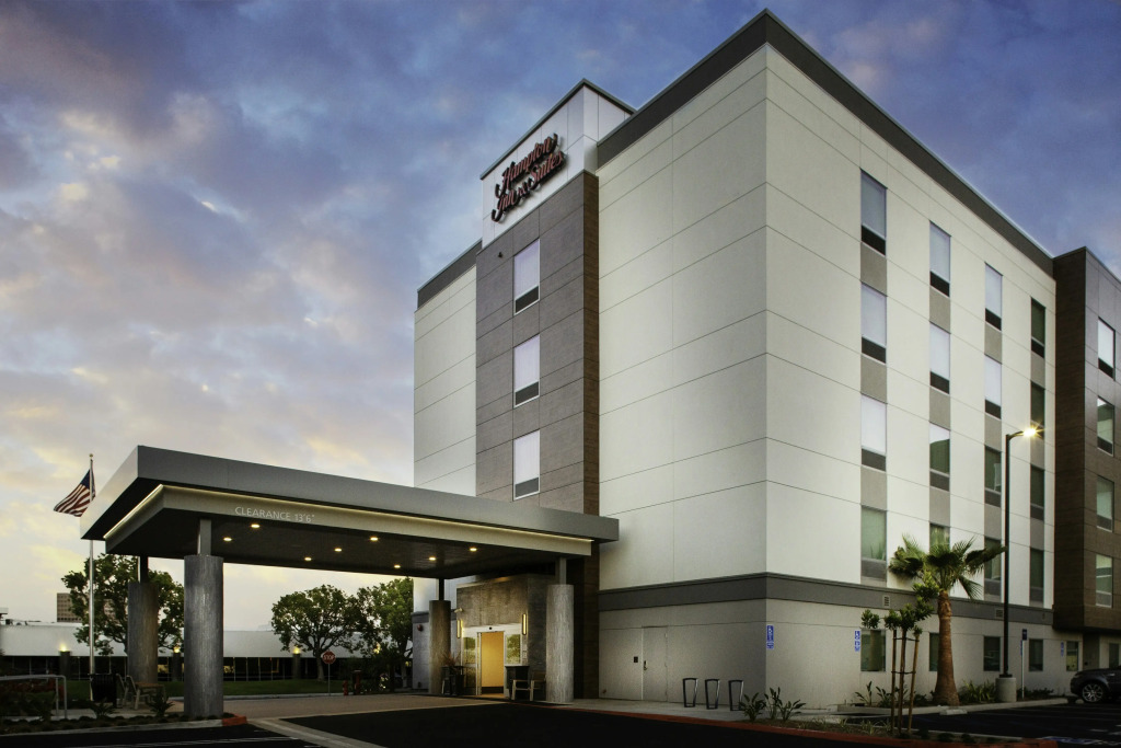 Hampton Inn & Suites Irvine/Orange County Airport
