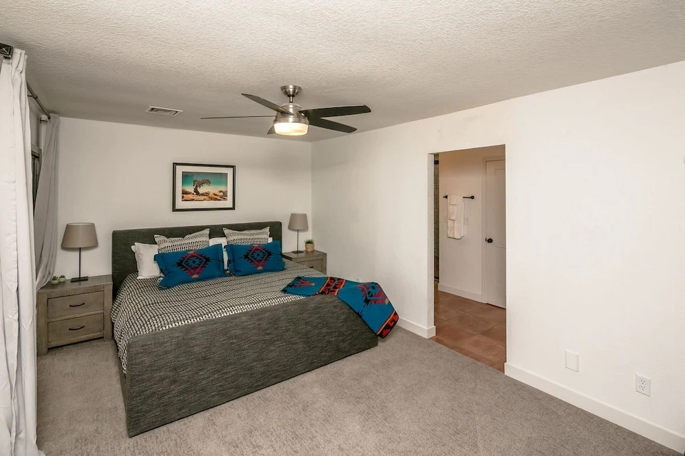 690 Avenida Laredo
