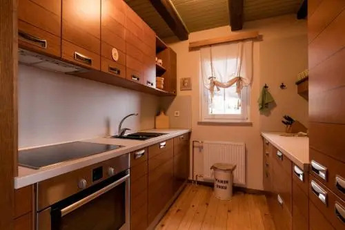 Cosy Hill Home Rucman With a Breathtaking View