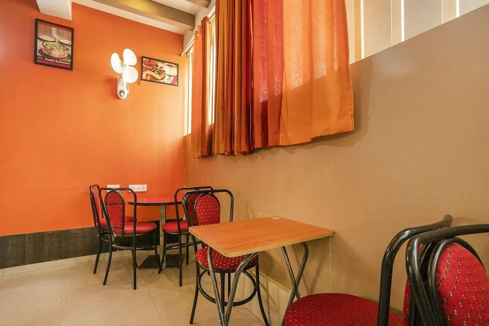 Oyo 436 Emirates Suites