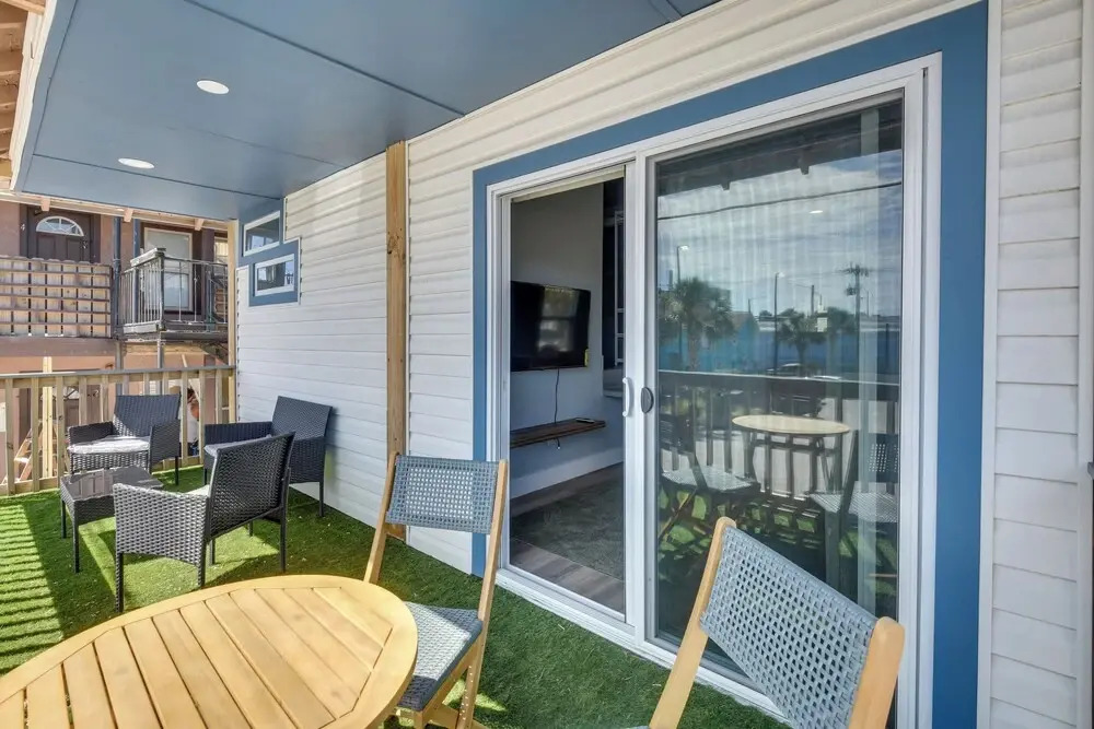 Walk to Daytona Beach & Boardwalk: Apt w/ Balcony