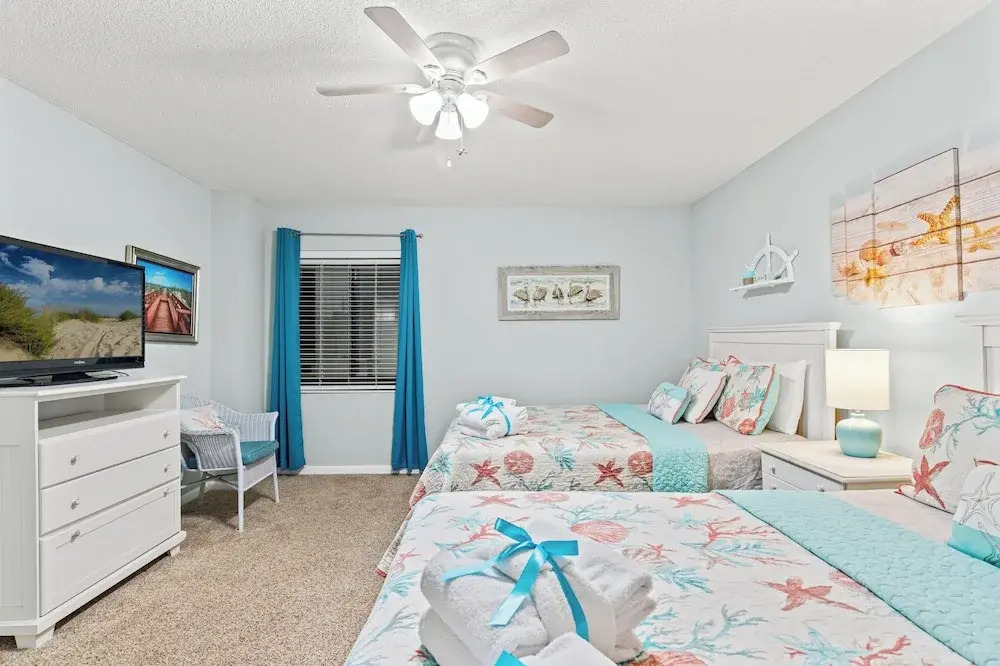 Beachfront Bliss! 2BR 2BA Stunning Views! Sleeps 8! Beach Chair Service!