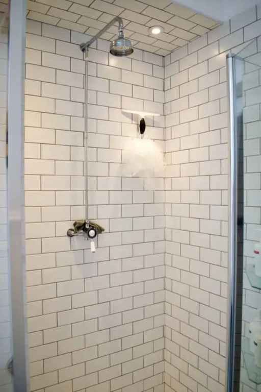 Bright & Spacious One Bedroom Flat Near Leith