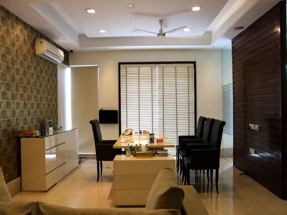 OYO Premium Sikandarpur Metro 2