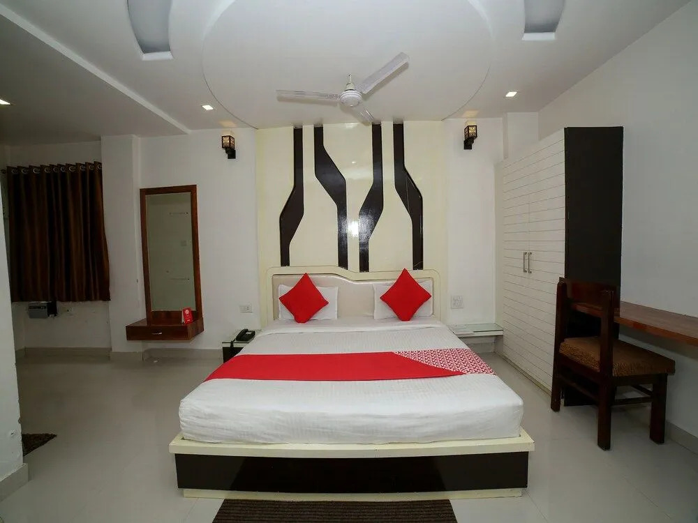OYO 7367 Hotel Dessert Palm