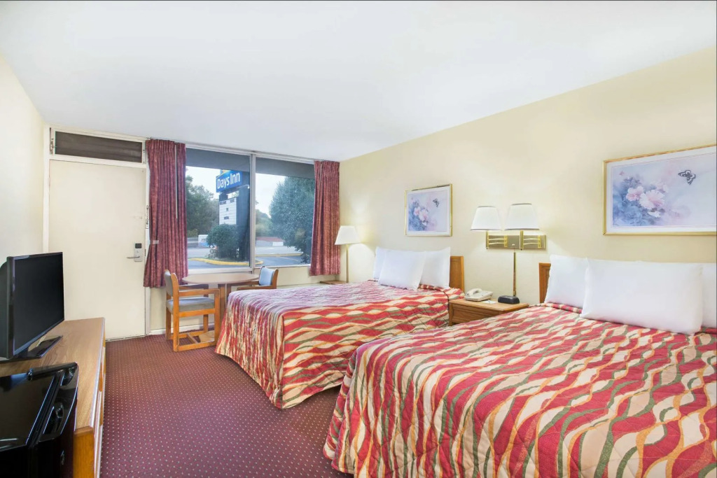 Bristol Parkway inn