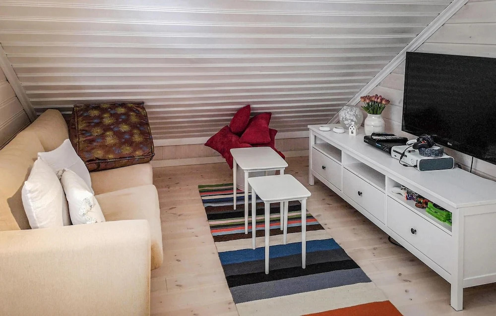 Awesome Home In Hebnes With House Sea View