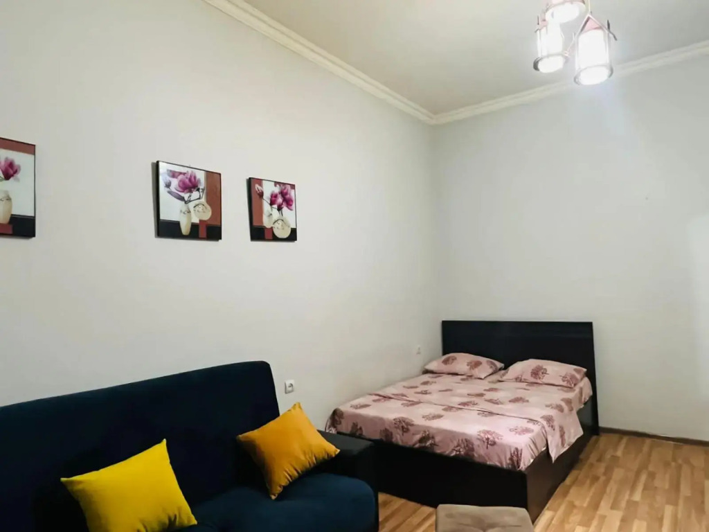 Apartment on Bagratuniats Street